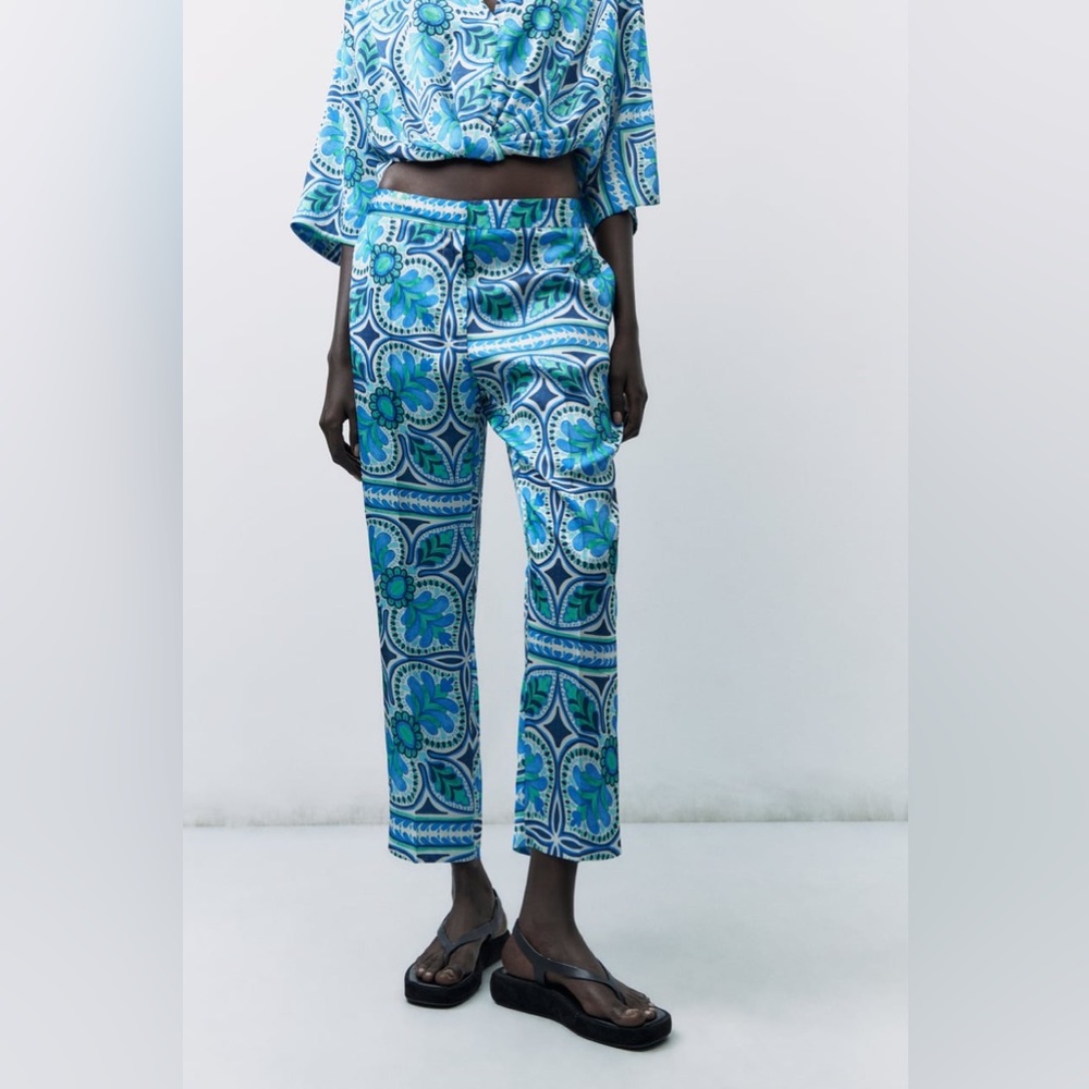 PRINTED CROPPED TROUSERS